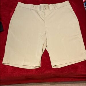 Slezenger men’s size 38 khaki wrinkle free golf shorts